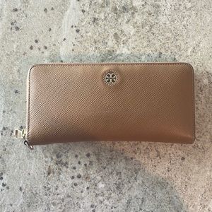 Camel Tory Burch wallet in great condition!